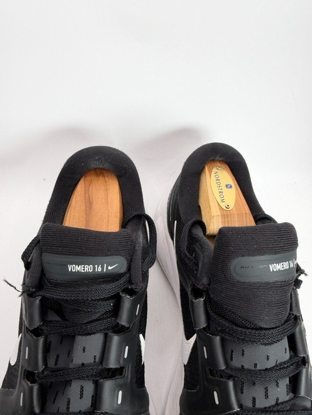 Nike Air Zoom Vomero 16 Shoes Women Size 9 Running Gym Black White DA7698-001 - Picture 4 of 12